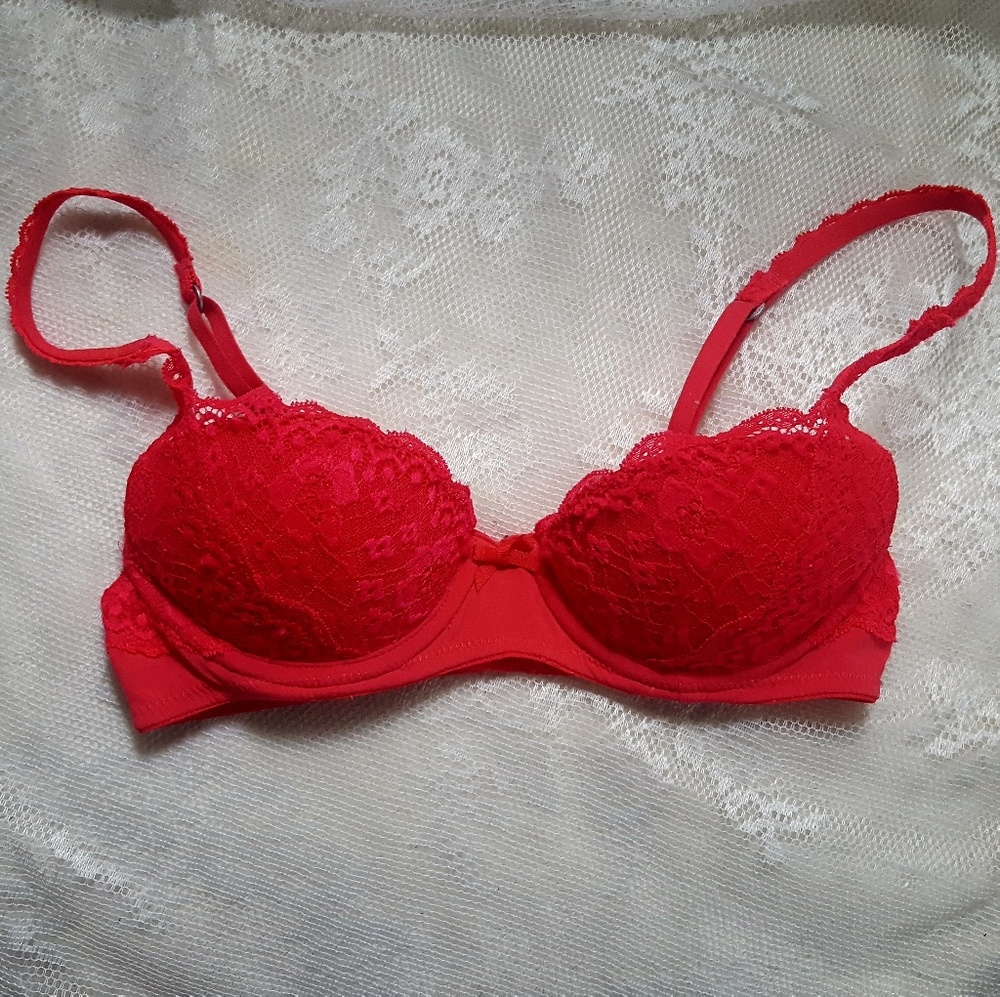 Gilly Hicks Bra